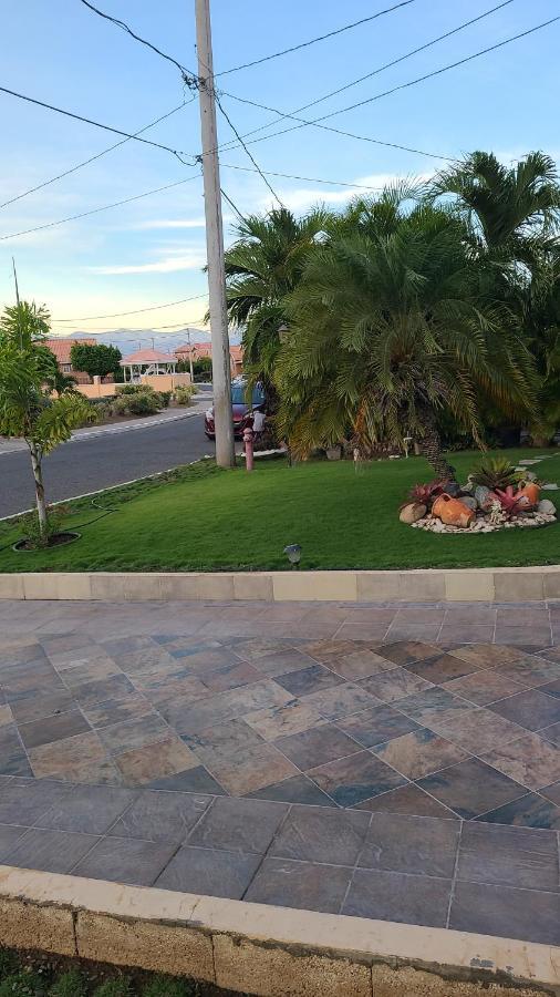 Caribbean Estates, 10 Mins From The Beach, Beautiful Gated Community Portmore Exterior foto