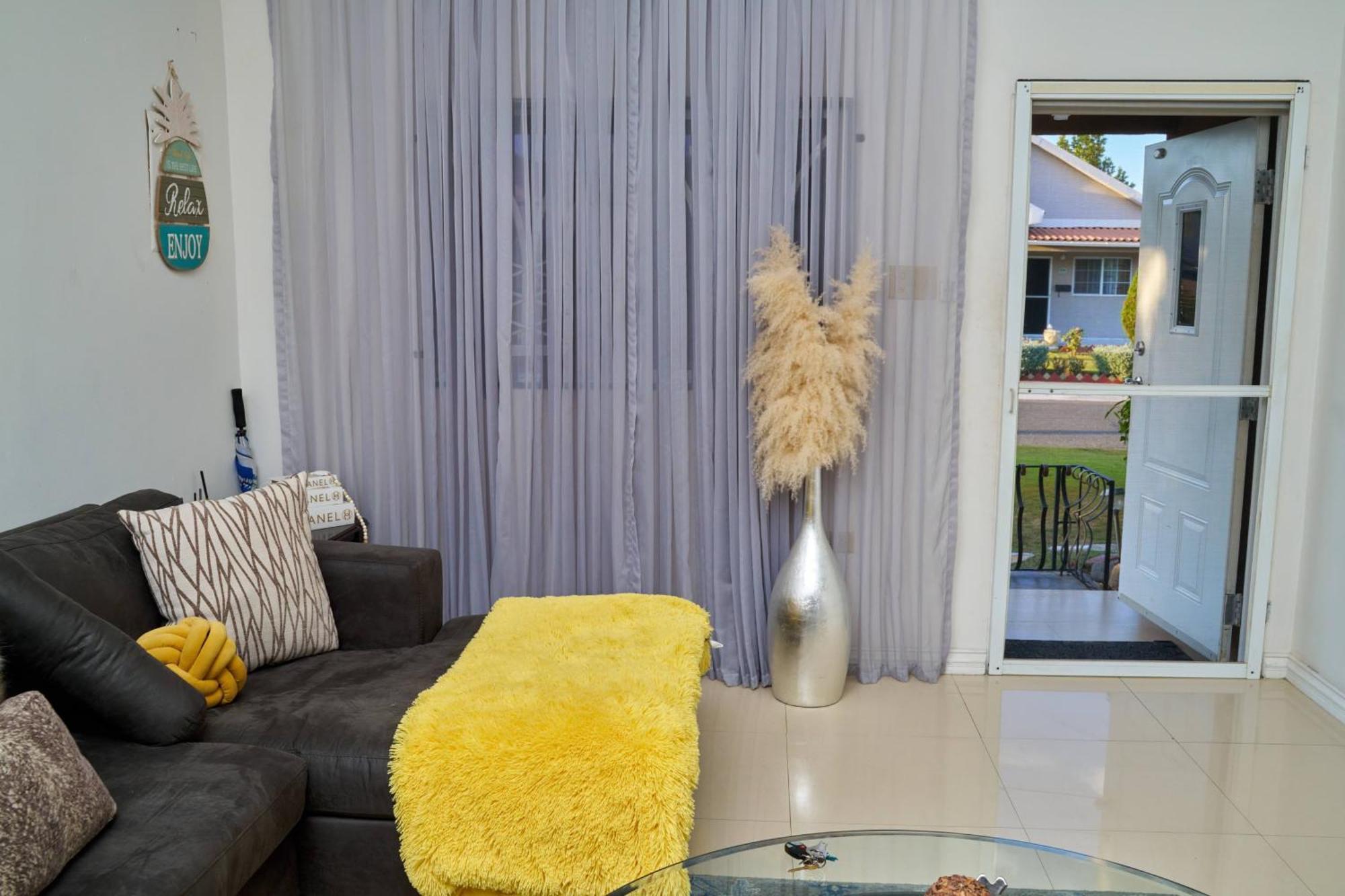 Caribbean Estates, 10 Mins From The Beach, Beautiful Gated Community Portmore Exterior foto