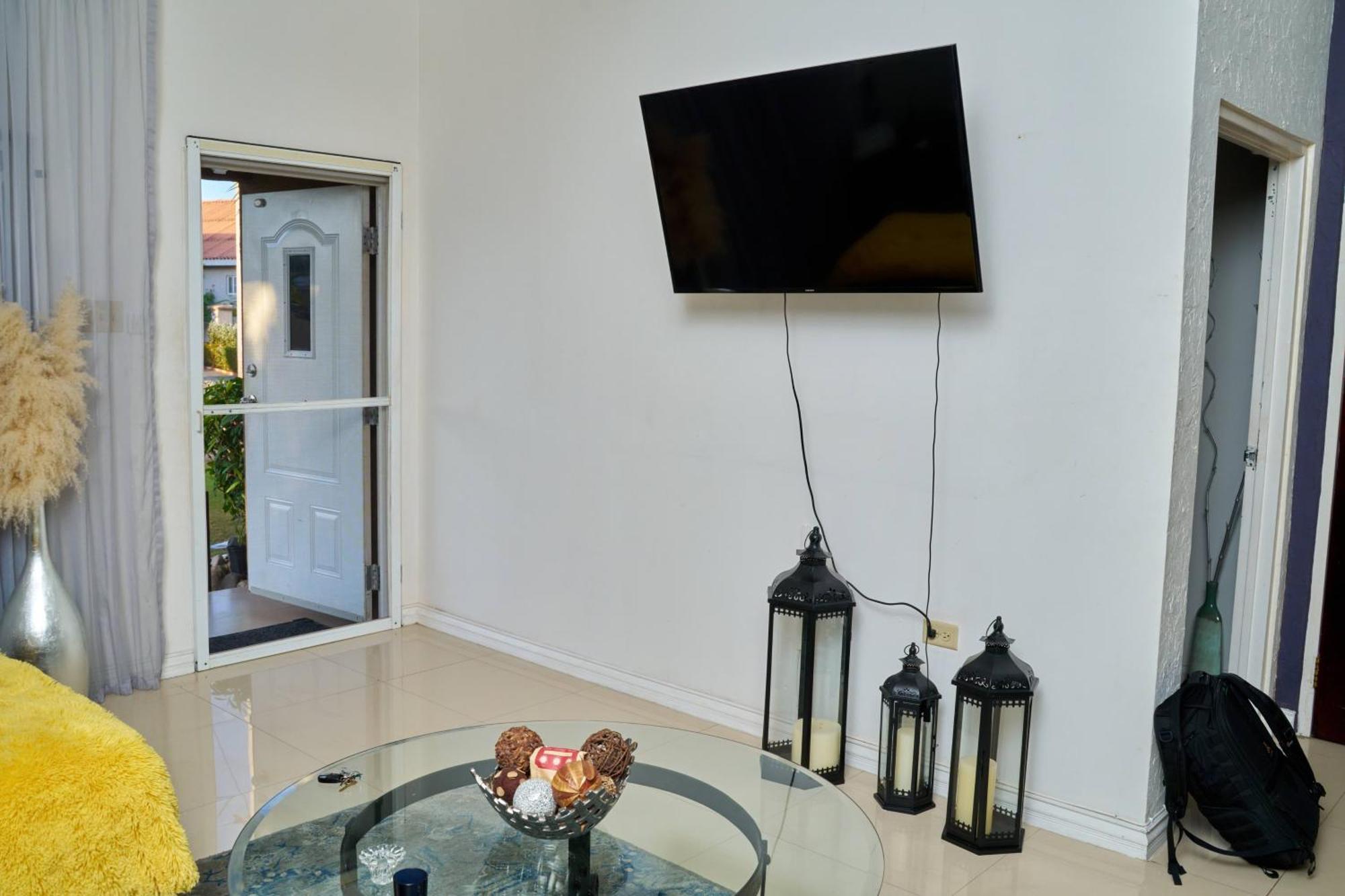 Caribbean Estates, 10 Mins From The Beach, Beautiful Gated Community Portmore Exterior foto